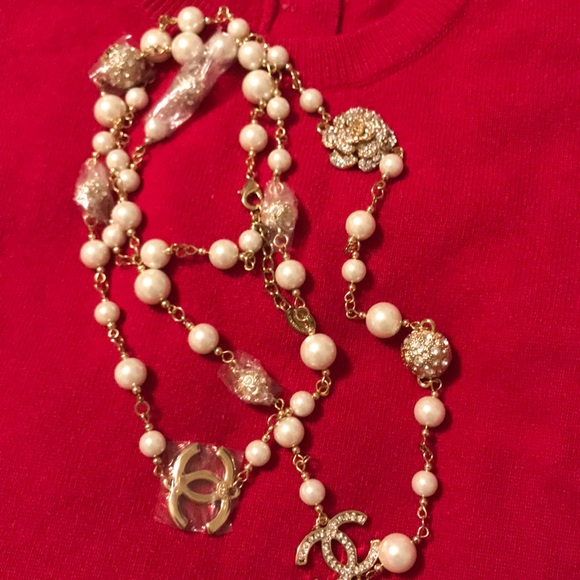 NWOT. Authentic CHANEL PEARL necklace - Picture 3 of 7